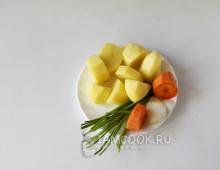 Картофельный суп с луком и сыром